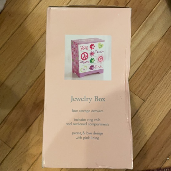 NIB Adorable 4drawer contemporary jewelry chest. - Picture 2 of 15